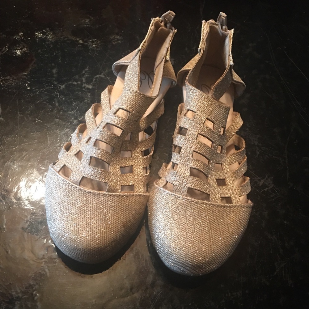 Child’s sparky gold dress shows